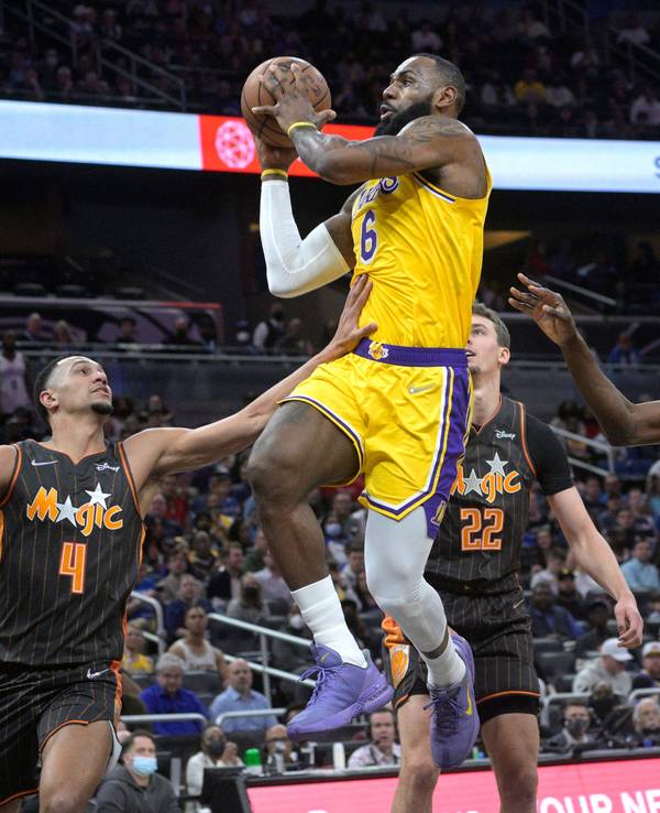 LeBron James von den Los Angeles Lakers in Aktion bei einem Spiel gegen Orlando Magic.
