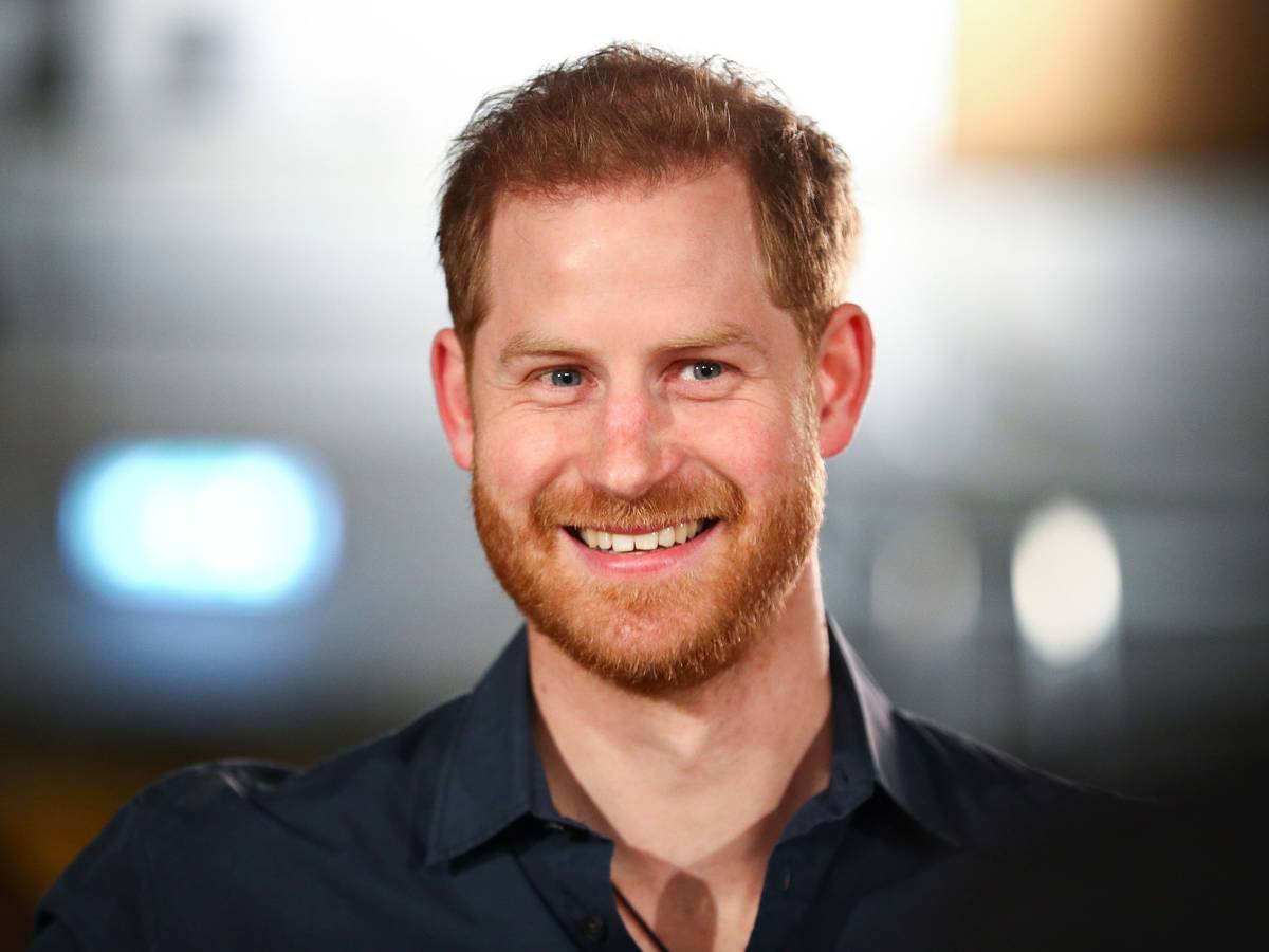 Der britische Prinz Harry lächelt im Februar 2020 in den Abbey Road Studios in die Kamera.