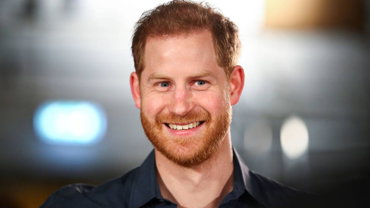 Der britische Prinz Harry lächelt im Februar 2020 in den Abbey Road Studios in die Kamera.