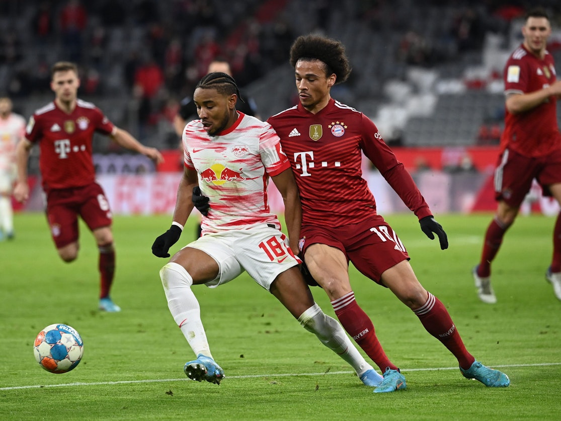 Christopher Nkunku im Zweikampf mit Leroy Sané