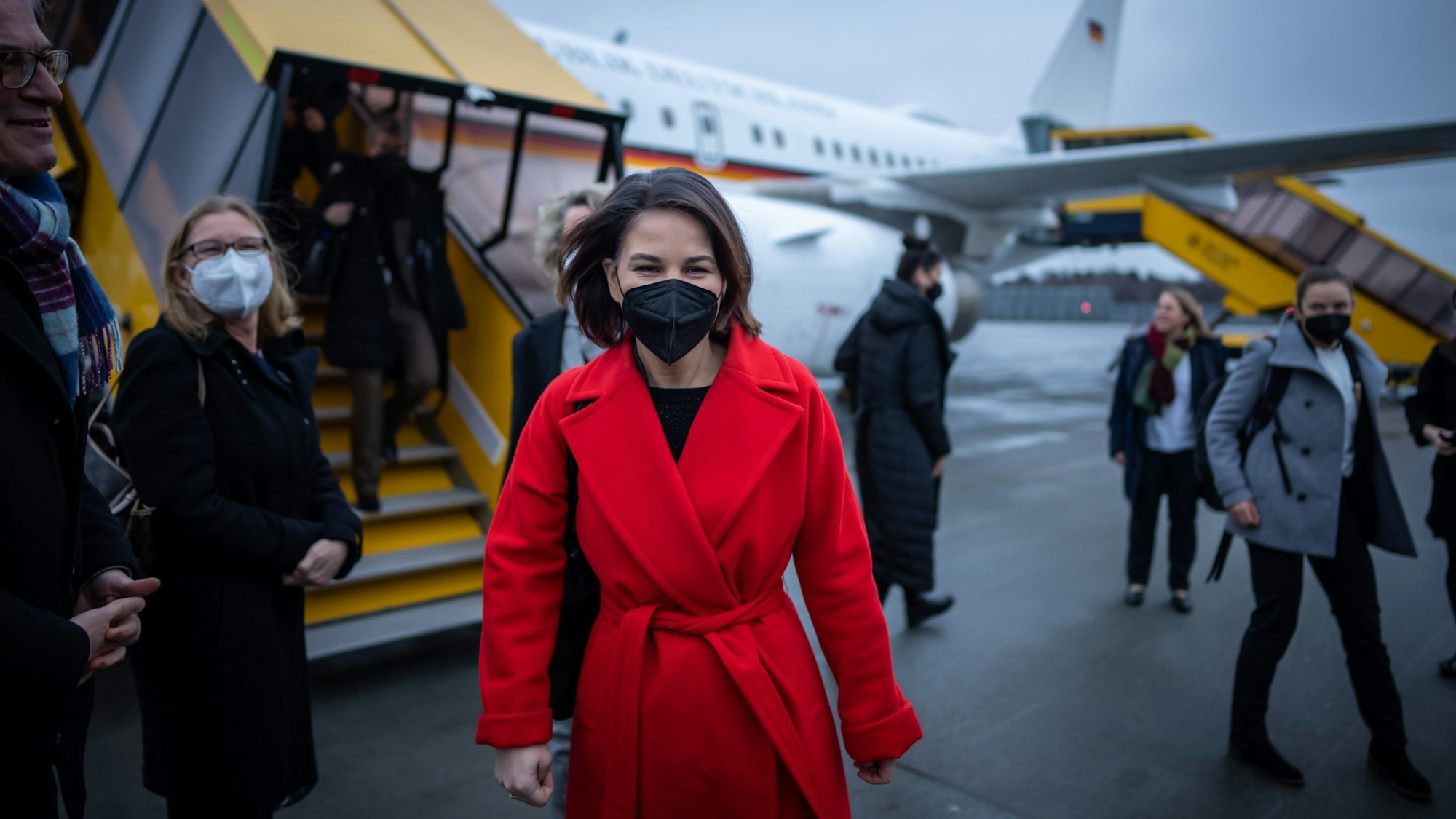 Annalena Baerbock (hier in Stockholm) hat sich bewusst zu einem Novum im Auswärtigen Amt entschlossen.