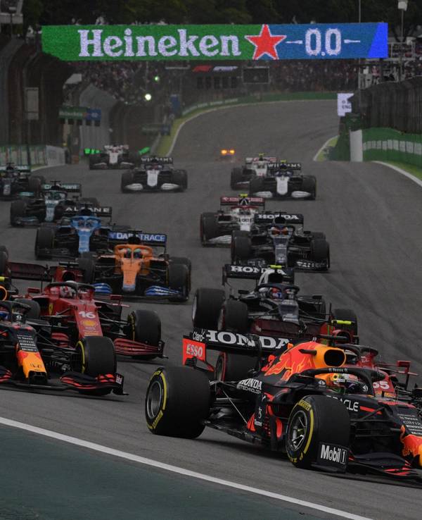 Das Fahrerfeld beim Sprintrennen der Formel 1 in São Paulo.