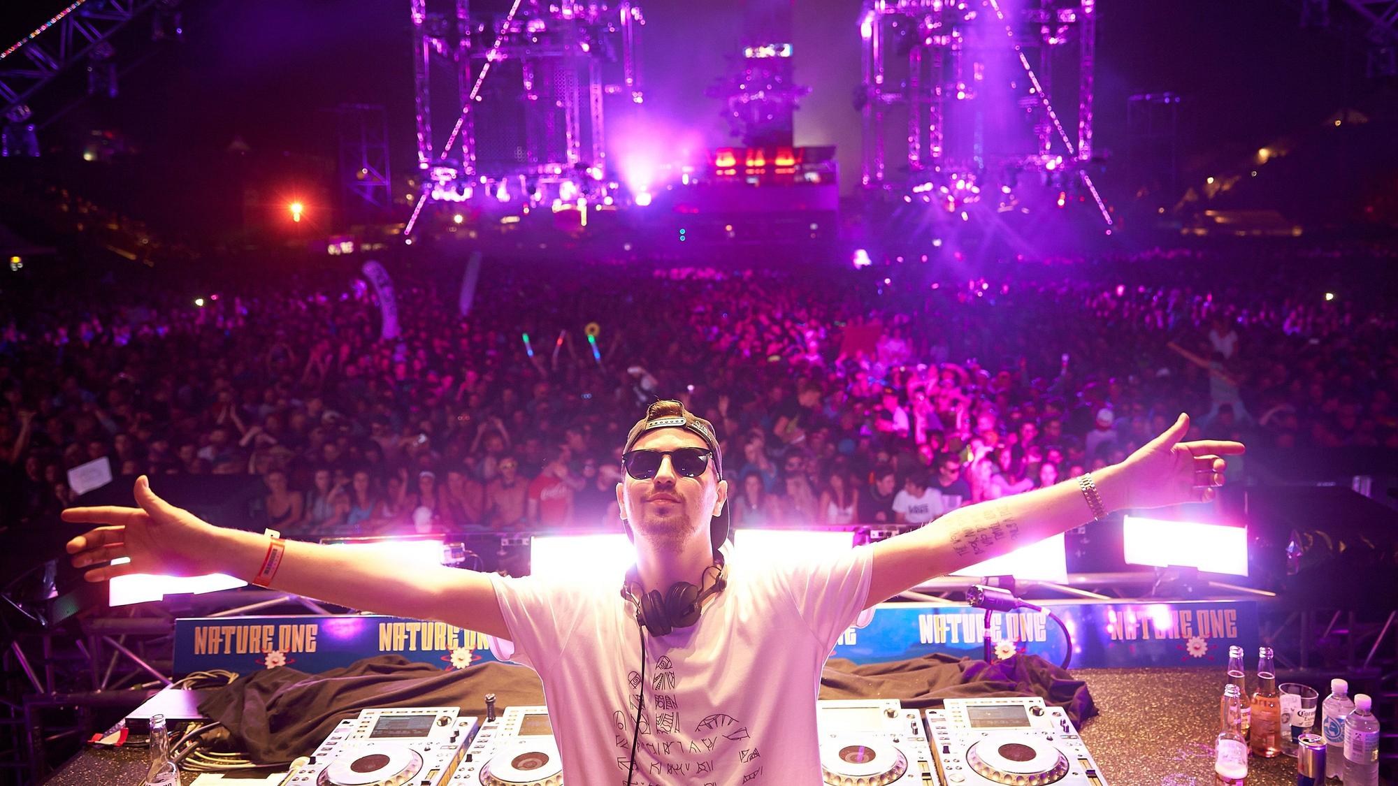 Robin Schulz bei einem Technofestival