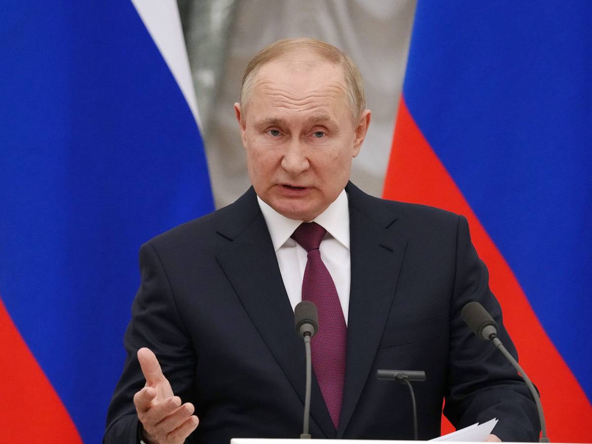 Russlands Präsident Wladimir Putin spricht auf der gemeinsamen Pressekonferenz mit Bundeskanzler Olaf Scholz.