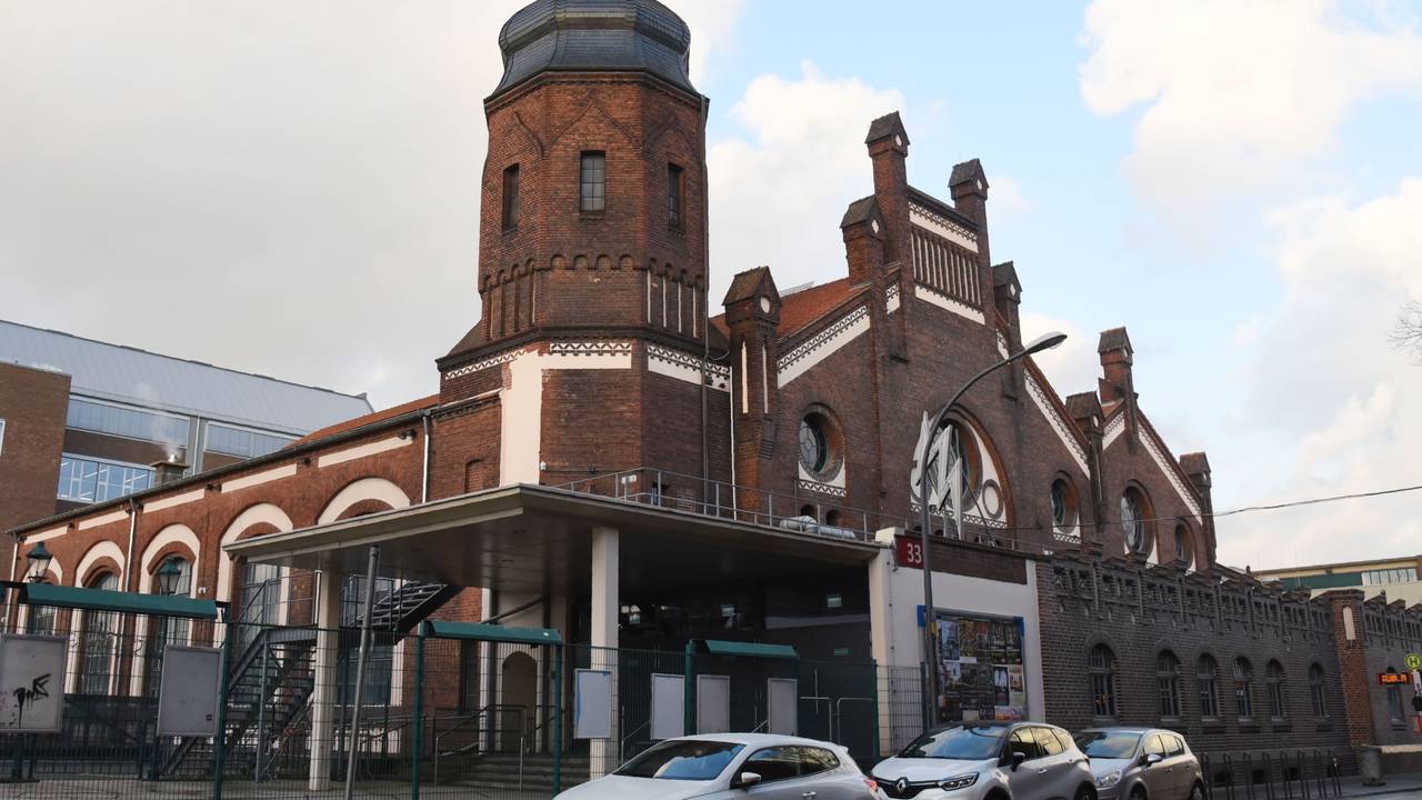 Die Eventhalle E-Werk in Köln von außen betrachtet.