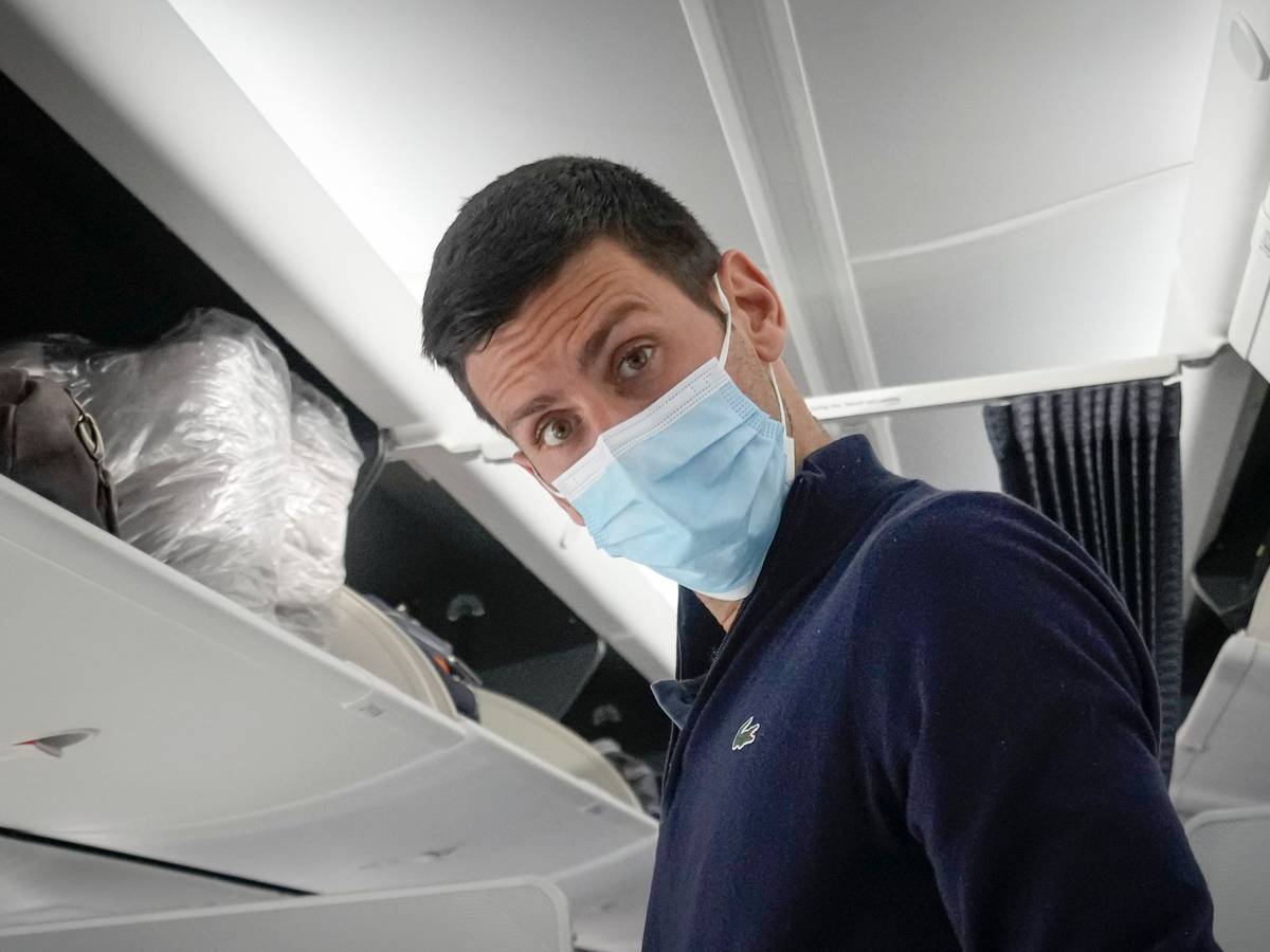 Novak Djokovic in einem Flugzeug nach Belgrad in Dubai am 17. Januar 2022.