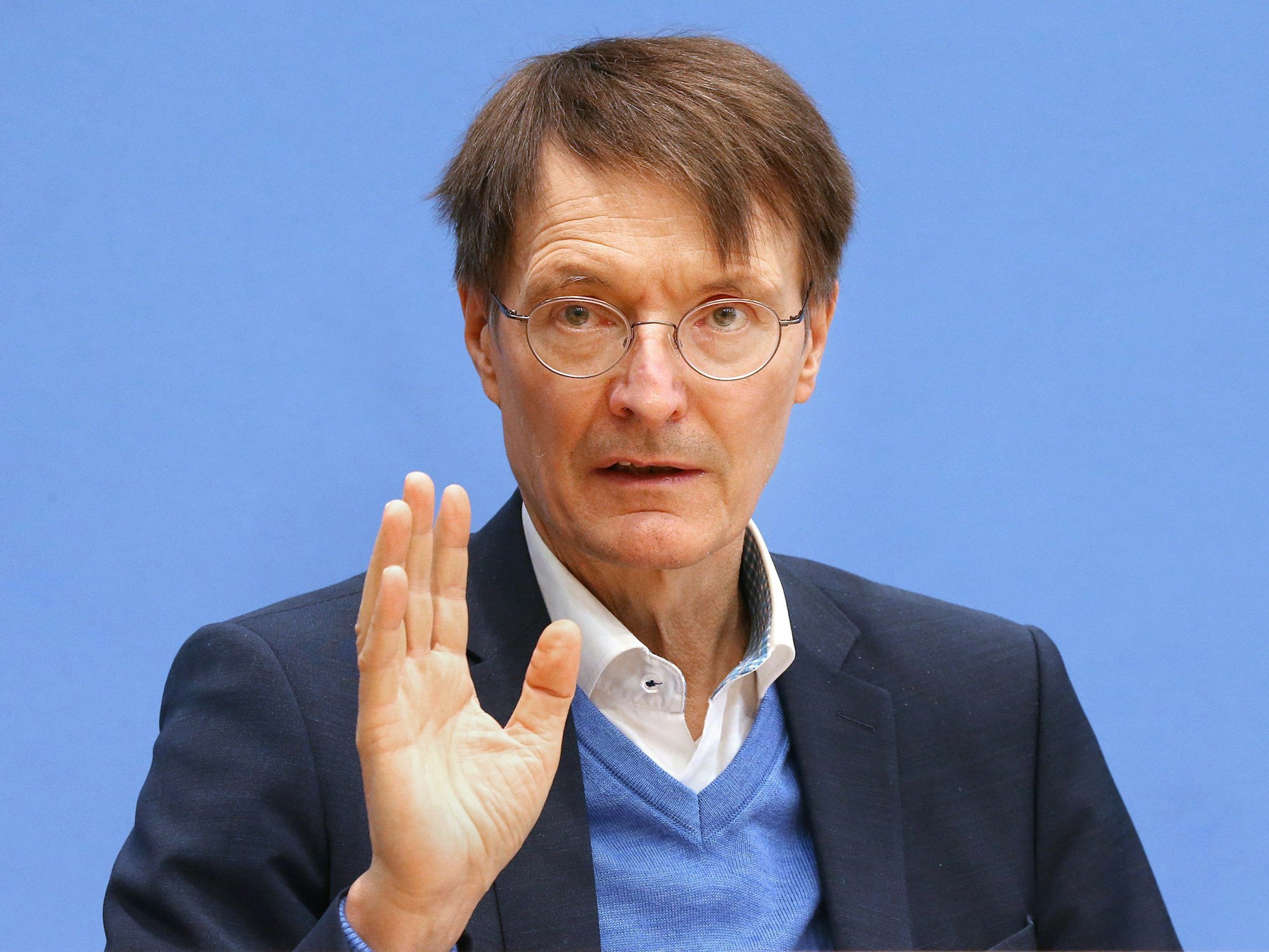 Karl Lauterbach (hier am 8.2.2022) stellte jetzt die Weichen für den Corona-Gipfel.