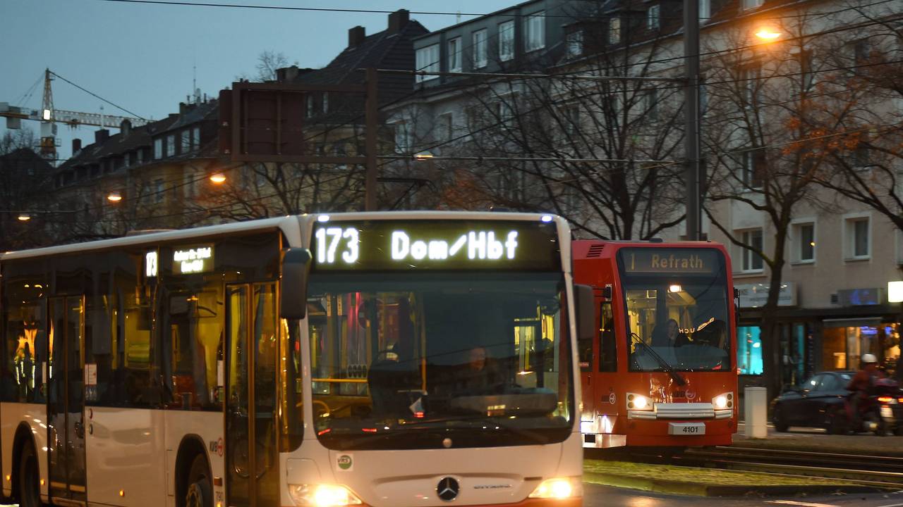 16.12.2019 Köln erste Fahrten der Express-Bus Linien 172/173 KVB Impressionen der neuen Buslinien von 7 - 9 Uhr von Widdersdorf Richtung Dom Hbf - Aachener Straße
Foto: Csaba Peter Rakoczy