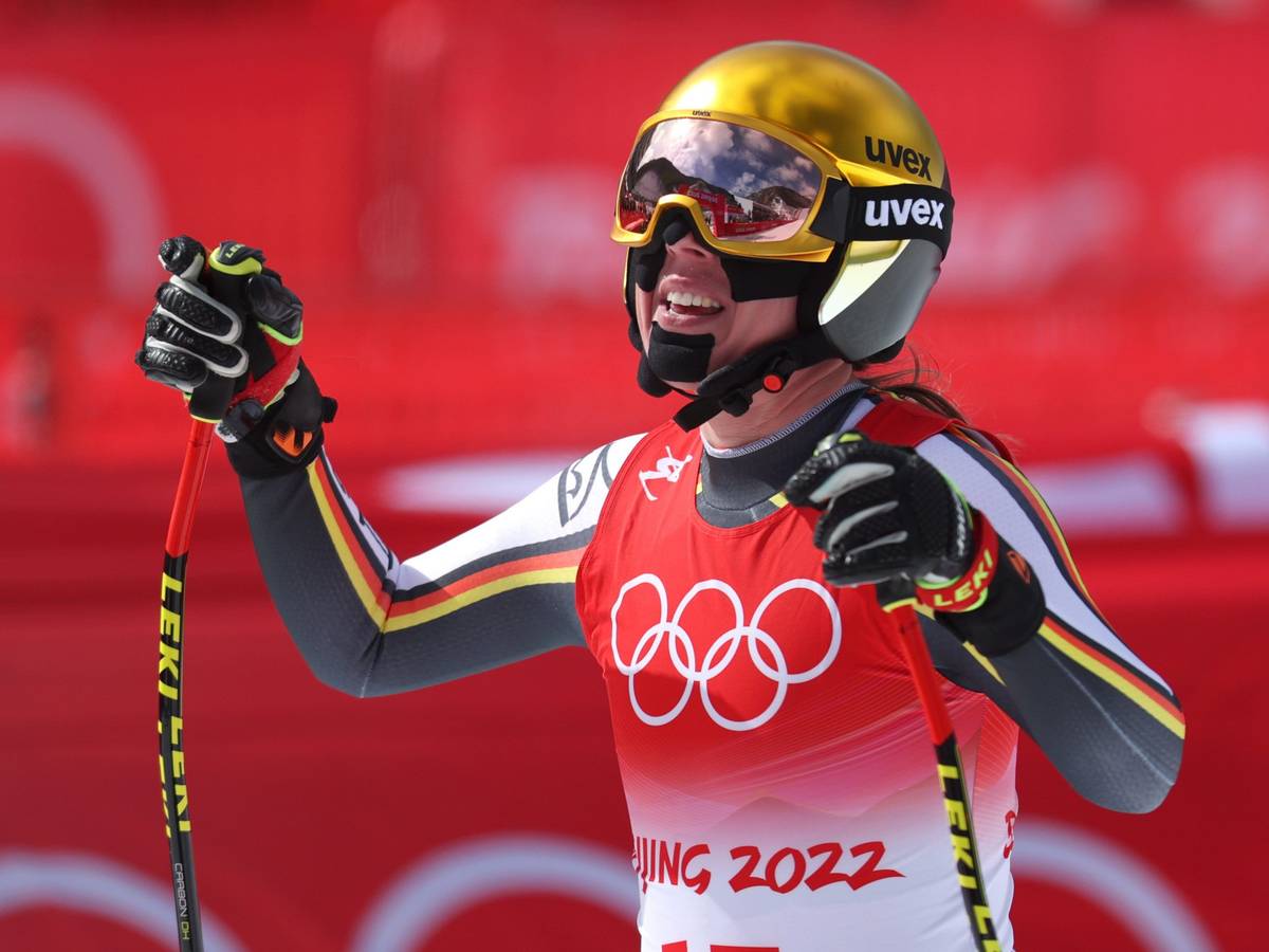 Kira Weidle ärgert sich nach der Olympia-Abfahrt in Peking über Platz vier.