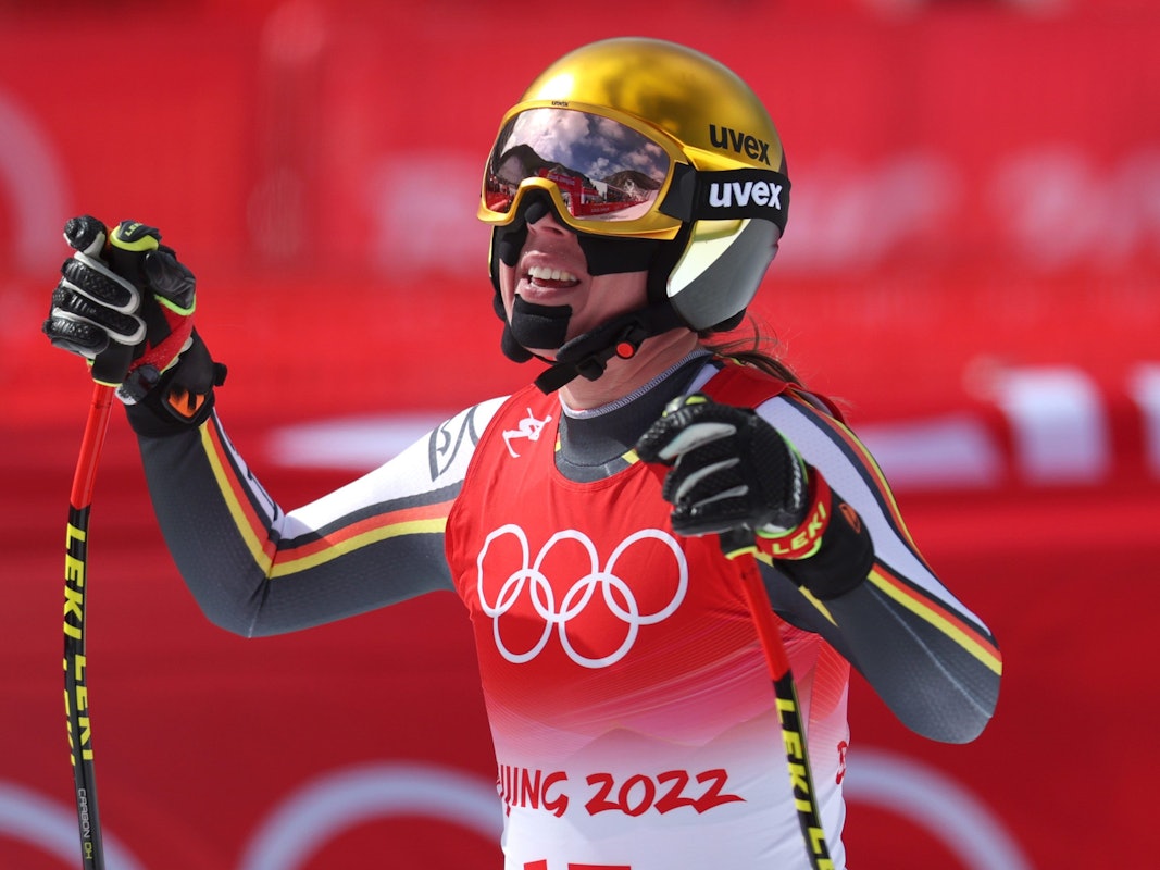 Kira Weidle ärgert sich nach der Olympia-Abfahrt in Peking über Platz vier.