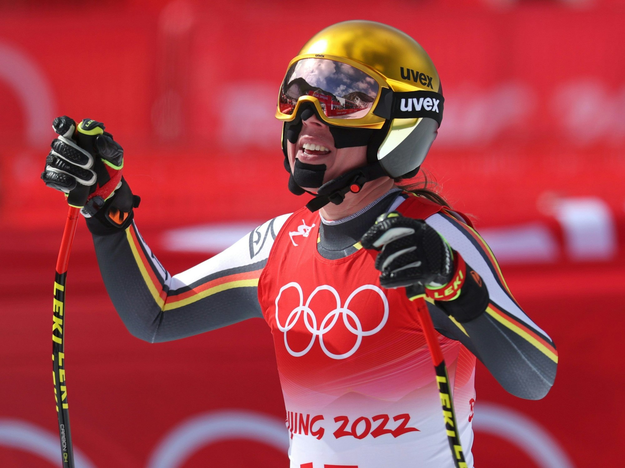 Kira Weidle ärgert sich nach der Olympia-Abfahrt in Peking über Platz vier.