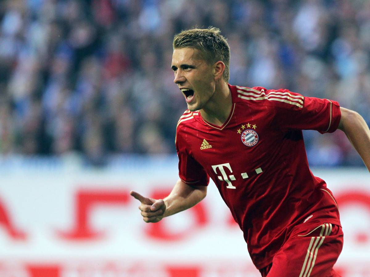 Nils Petersen bejubelt sein Tor gegen Schalke 04 im Jahr 2011.