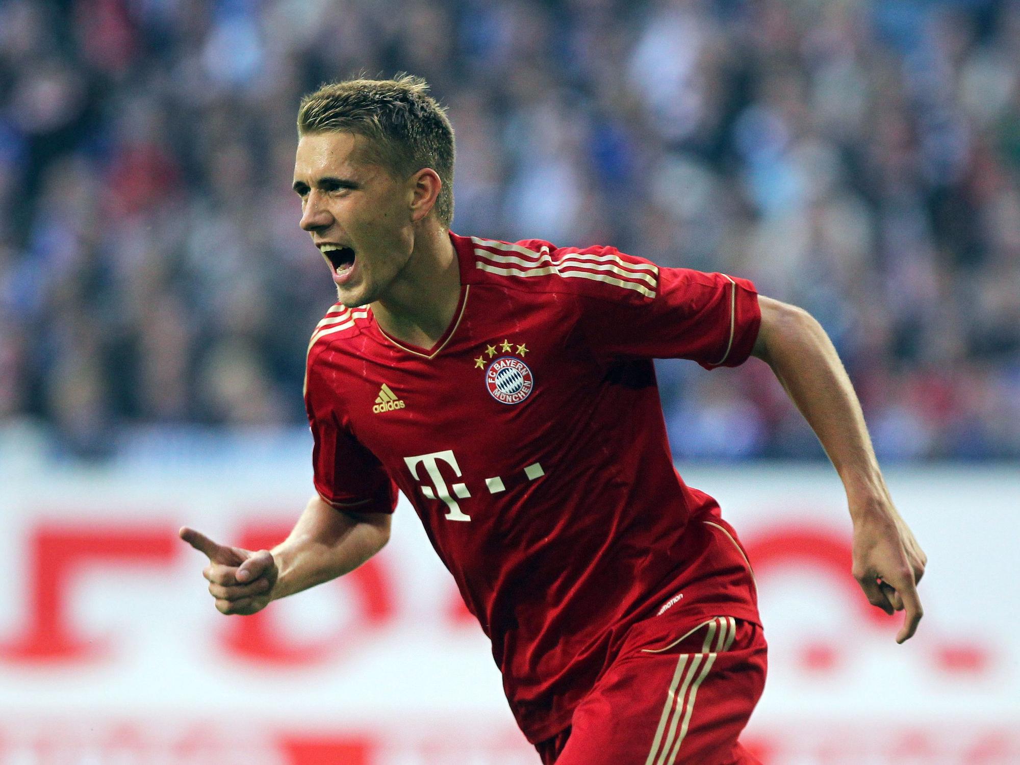 Nils Petersen bejubelt sein Tor gegen Schalke 04 im Jahr 2011.