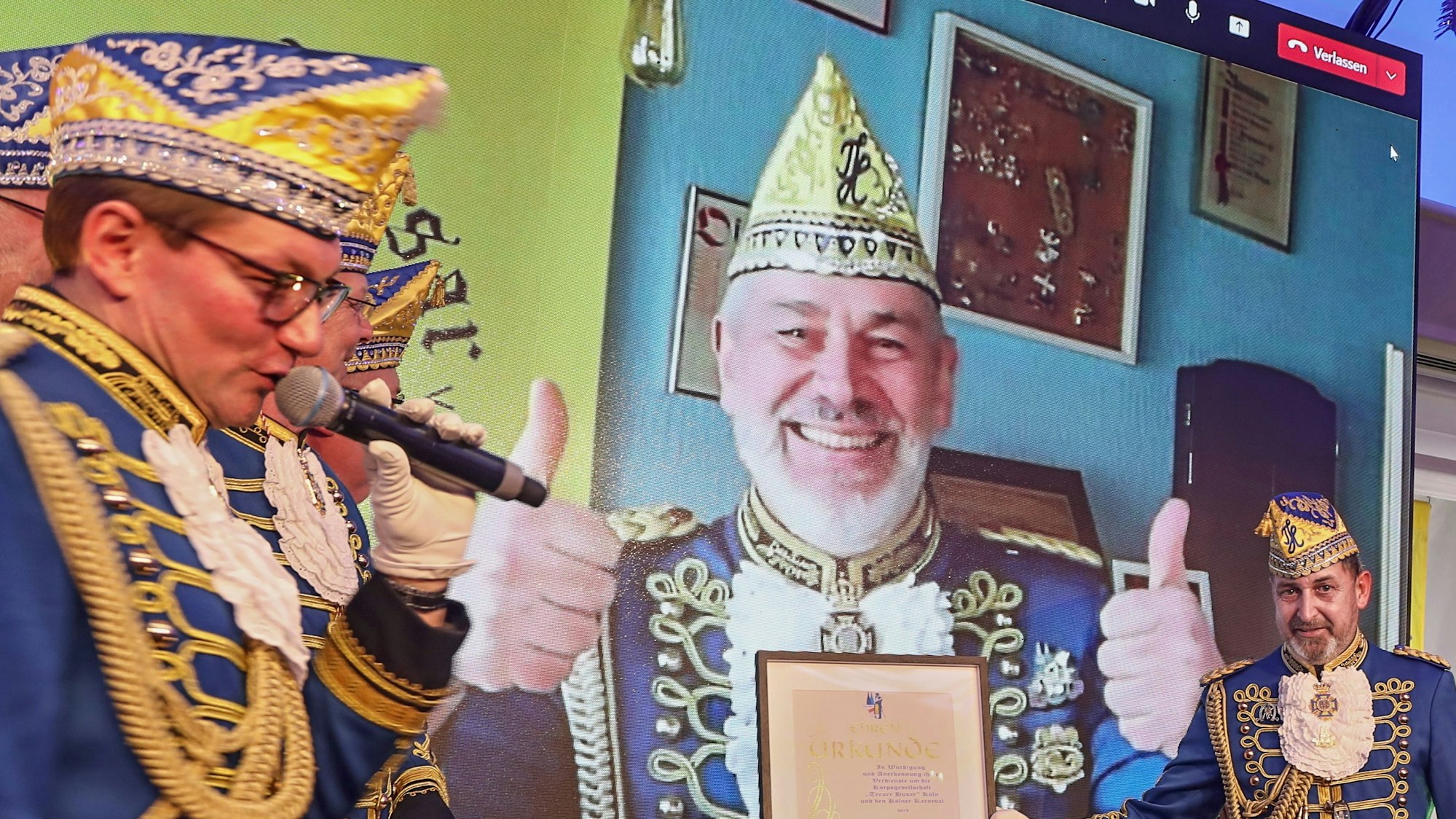 Markus Simonian ist an Corona erkrankt und wurde beim Treuen Husar zugeschaltet.