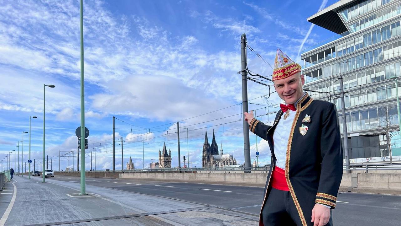 Zugleiter Holger Kirsch auf der Deutzer Brücke.