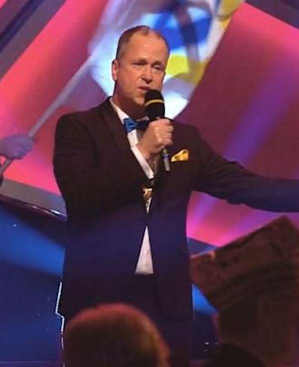 Joachim Stamp singt neue Version von „Drink doch ene met“.