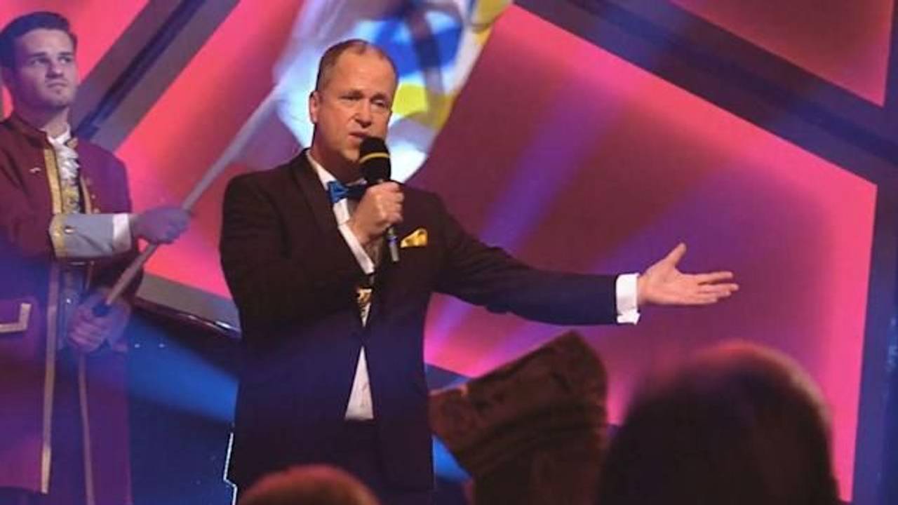 Joachim Stamp singt neue Version von „Drink doch ene met“.