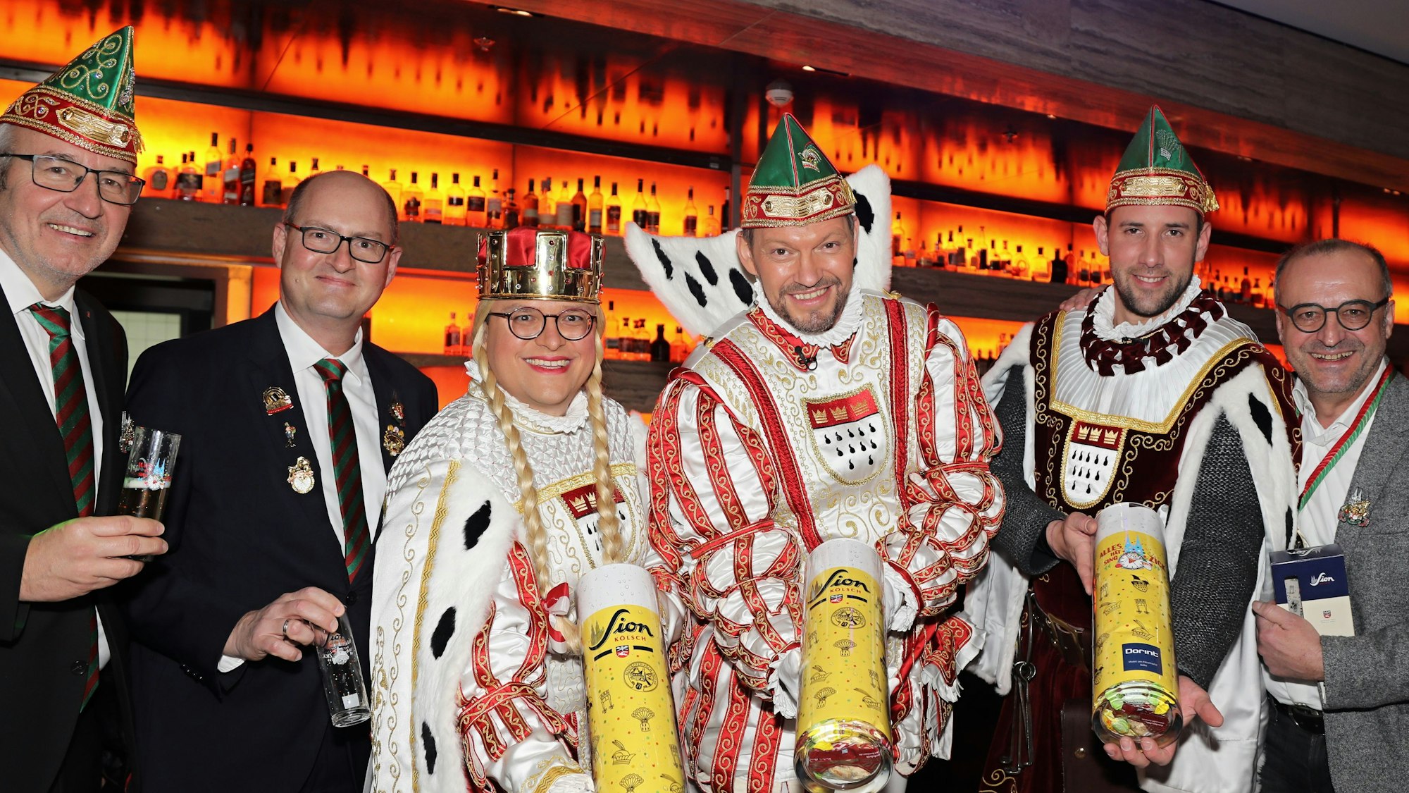 Kölschgläser XXL gab es für das Kölner Dreigestirn