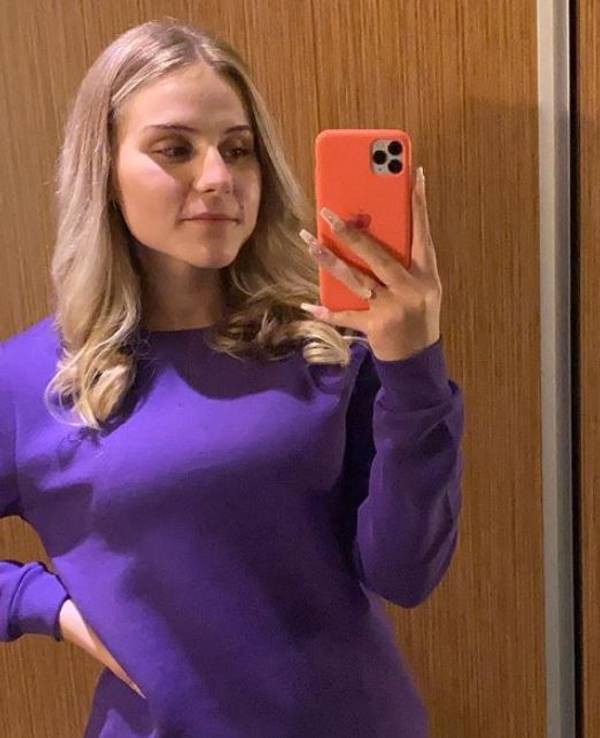 Estefania Wollny gehört zur Kinderschar von Silvia Wollny. Das Selfie hat Estefania im November 2021 auf ihrem Instagram-Account hochgeladen.