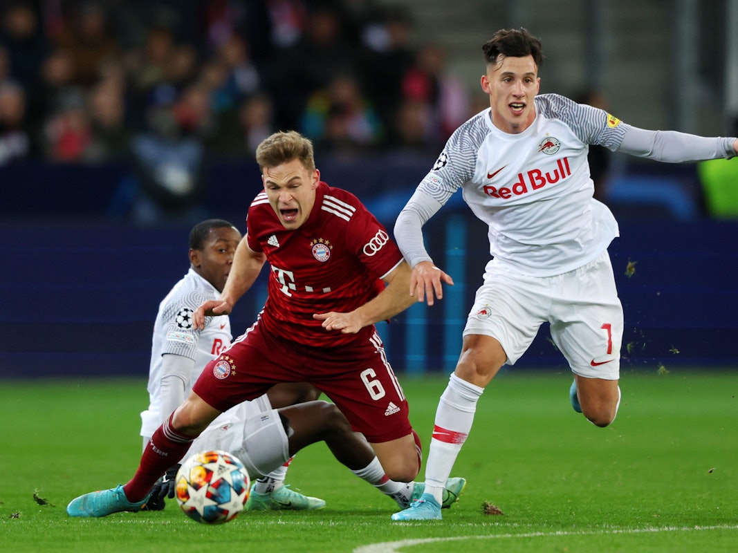 Joshua Kimmichim Zweikampf mit Nicolas Capaldo