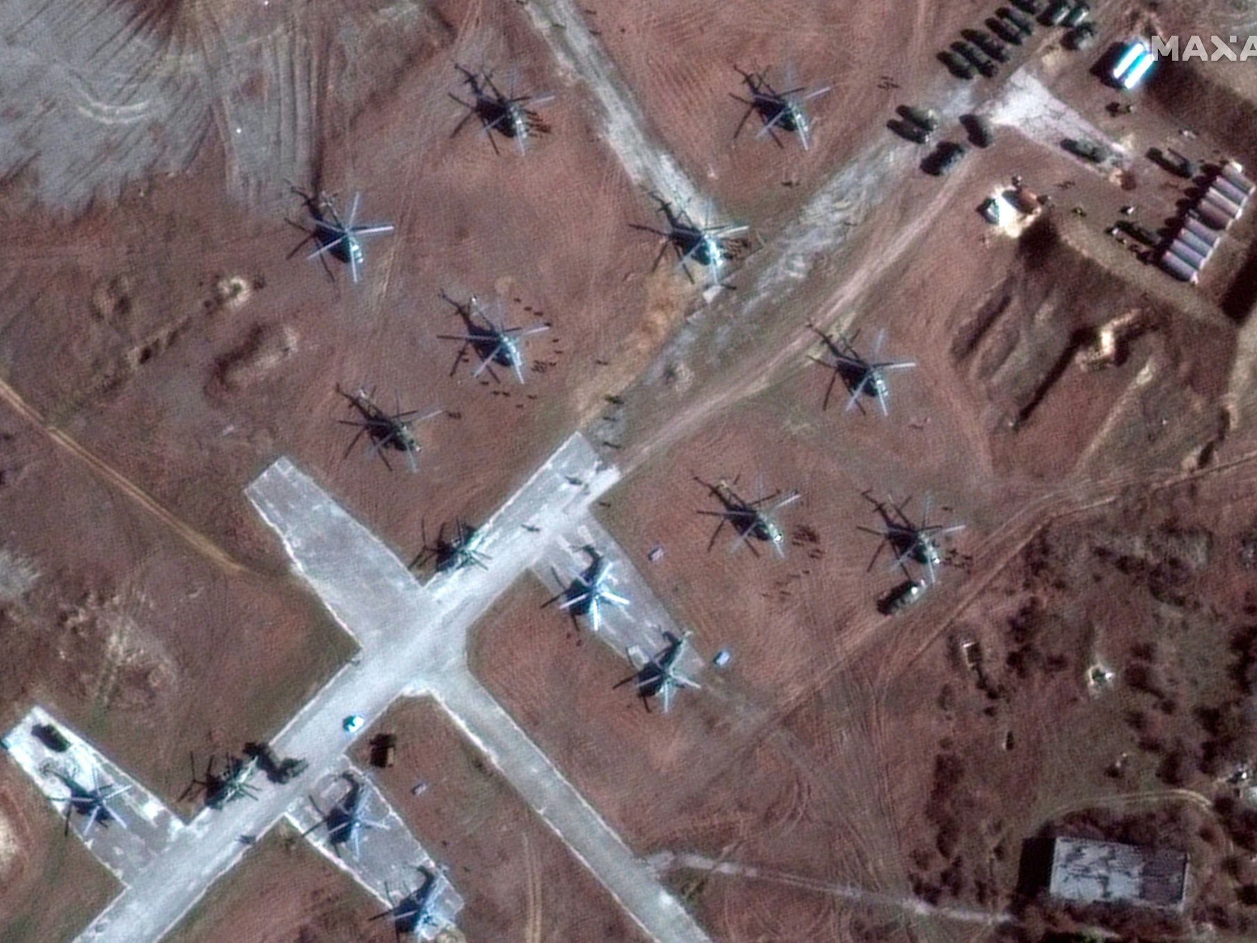 Russische Hubschrauber und Truppen in der Nähe des Donuzlav-Sees auf der Krim.