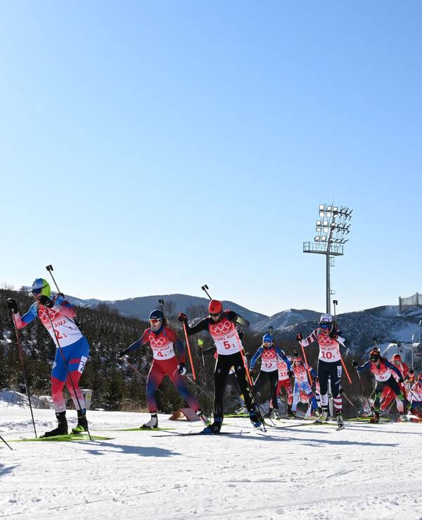 (From L) France's Anais Bescond, Russia's Irina Kazakevich, Norway's Karoline Offigstad Knotten, Germany's Vanessa Voigt and athletes take the start of the Biathlon Women's 4x6km Relay event, on February 16, 2022 at the Zhangjiakou National Biathlon Centre, during the Beijing 2022 Winter Olympic Games. (Photo by Christof STACHE / AFP)