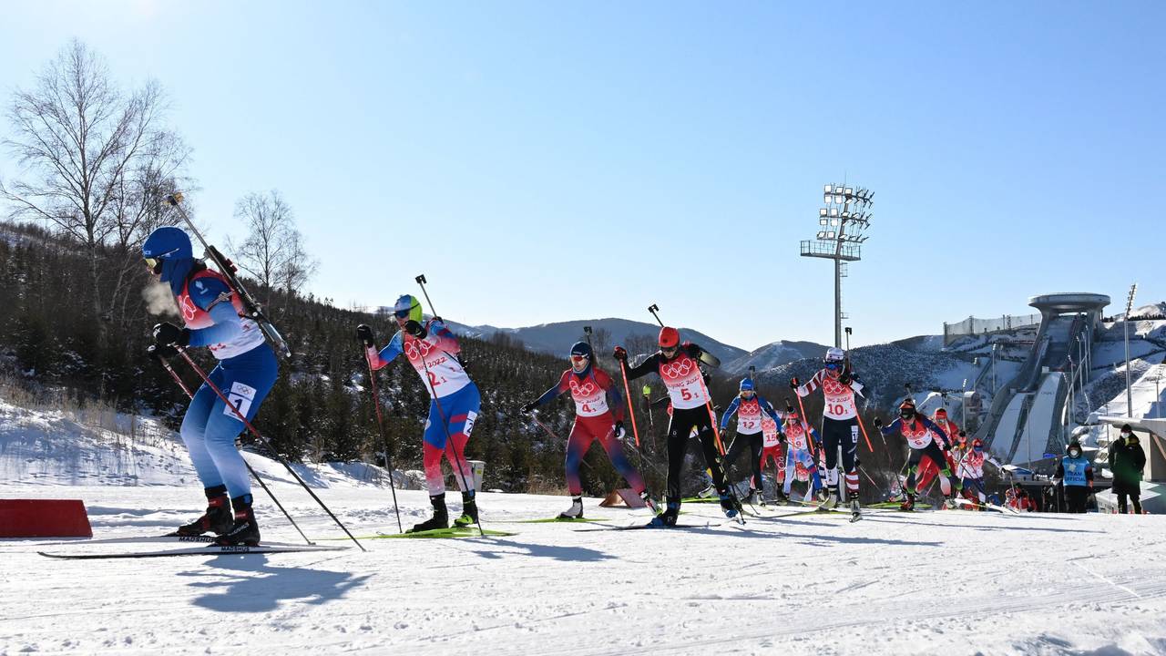 (From L) France's Anais Bescond, Russia's Irina Kazakevich, Norway's Karoline Offigstad Knotten, Germany's Vanessa Voigt and athletes take the start of the Biathlon Women's 4x6km Relay event, on February 16, 2022 at the Zhangjiakou National Biathlon Centre, during the Beijing 2022 Winter Olympic Games. (Photo by Christof STACHE / AFP)
