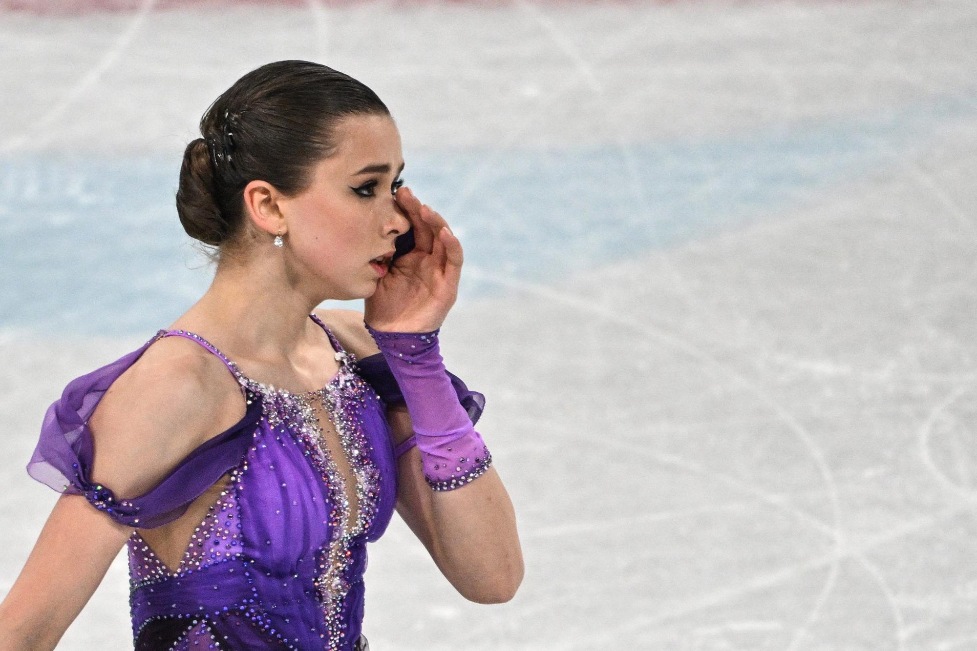 Kamila Walijewa vom Russischen Olympischen Komitee reagiert nach ihrem Auftritt.
