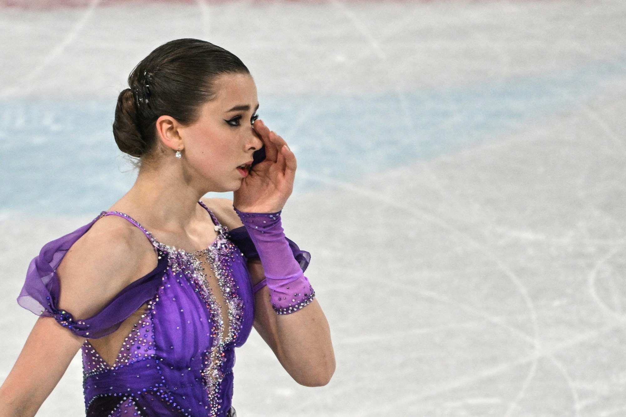 Kamila Walijewa vom Russischen Olympischen Komitee reagiert nach ihrem Auftritt.