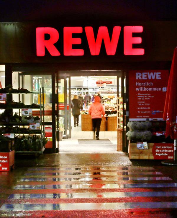 Eine Rewe-Filiale in Essen (Foto vom 24. Oktober 2016). Rewe verkauft jetzt eine „tränenlose“ Zwiebelsorte.