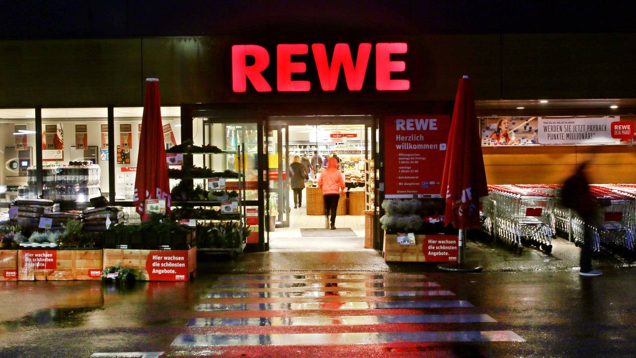 Eine Rewe-Filiale in Essen (Foto vom 24. Oktober 2016). Rewe verkauft jetzt eine „tränenlose“ Zwiebelsorte.