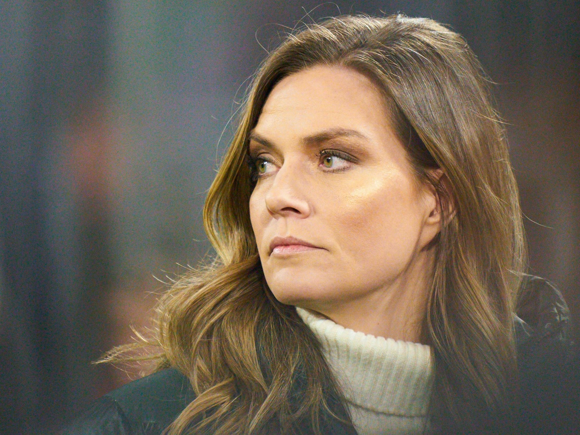 Moderatorin Julia Scharf beim Fußballspiel zwischen dem FC Bayern und der TSG Hoffenheim.