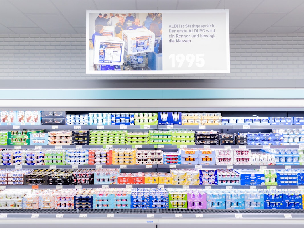 Blick in die neue Aldi-Filiale in Essen, in der Nähe des mittlerweile geschlossenen Stammhauses (Archivfoto vom Dezember 2020): Aldi hat zuletzt erneut die Milchpreise erhöht, auch die Konkurrenz zieht wohl nach. Branchenexperten vermuten, dass das erst der Anfang sein könnte.