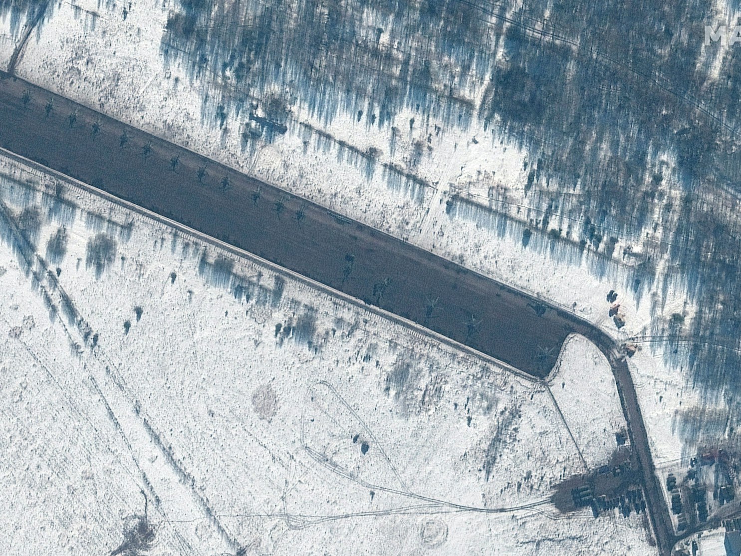 Militärhubschrauber auf dem Flugplatz Zyabrovka in Weißrussland.