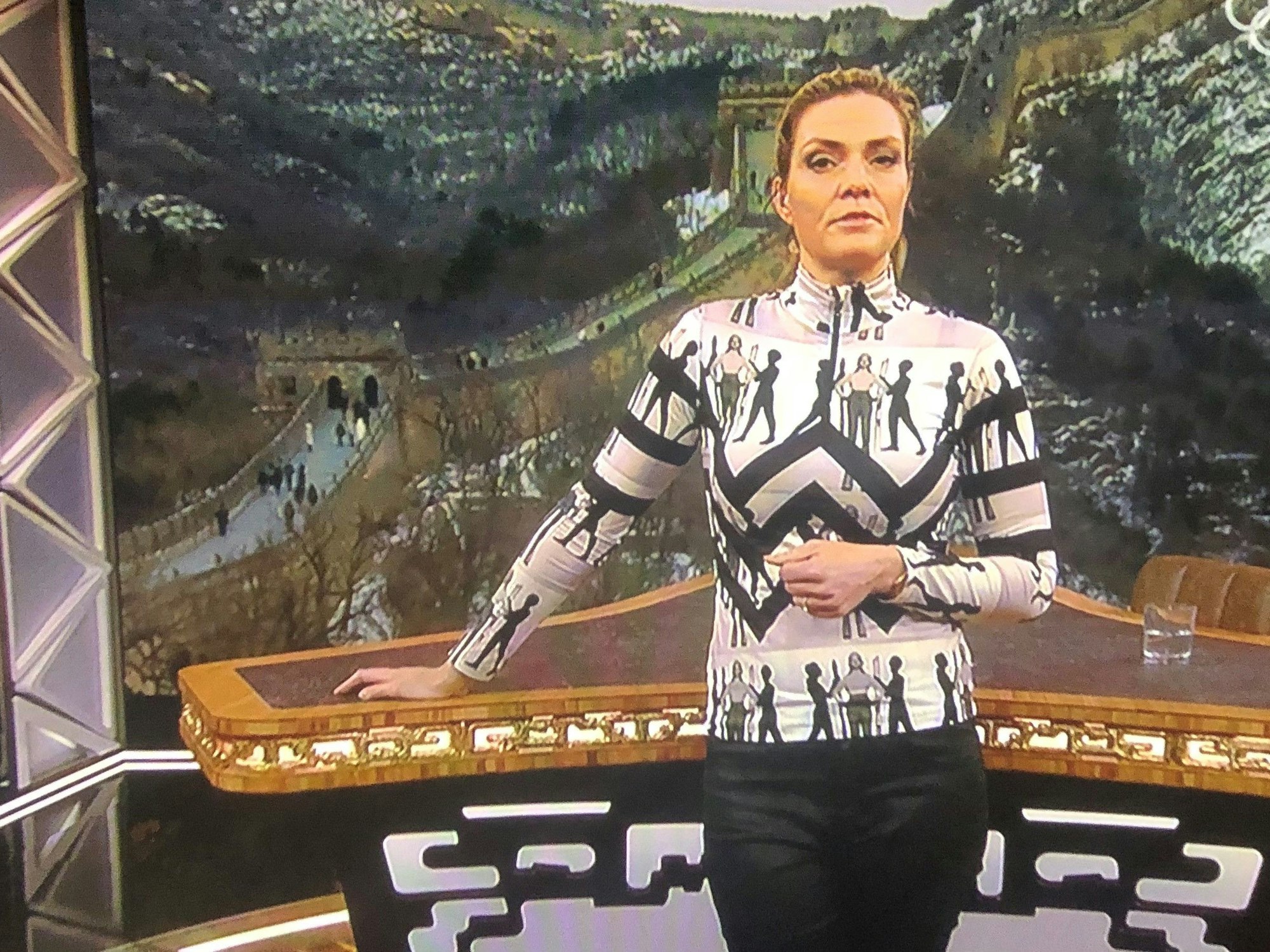 Moderatorin Julia Scharf im ARD-Studio in Mainz während der Olympischen Winterspiele 2022 in China.