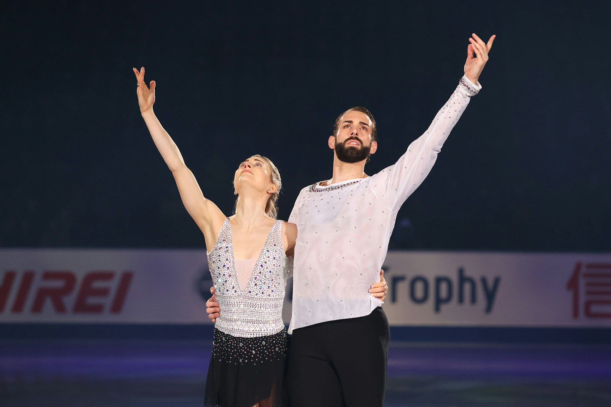 Ashley Cain-Gribble (links) und Timothy LeDuc (rechts) bei einem Wettkampf am 14. November 2021.