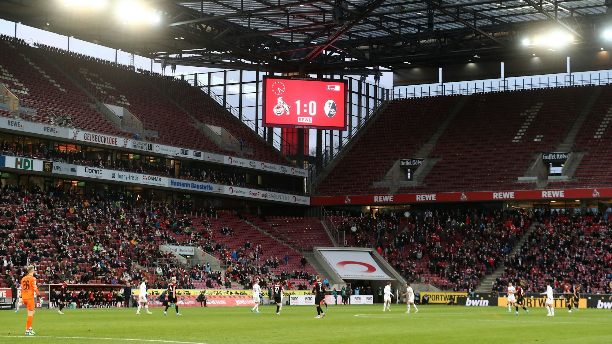 Der 1. FC Köln durfte gegen den SC Freiburg 10.000 Fans empfangen.