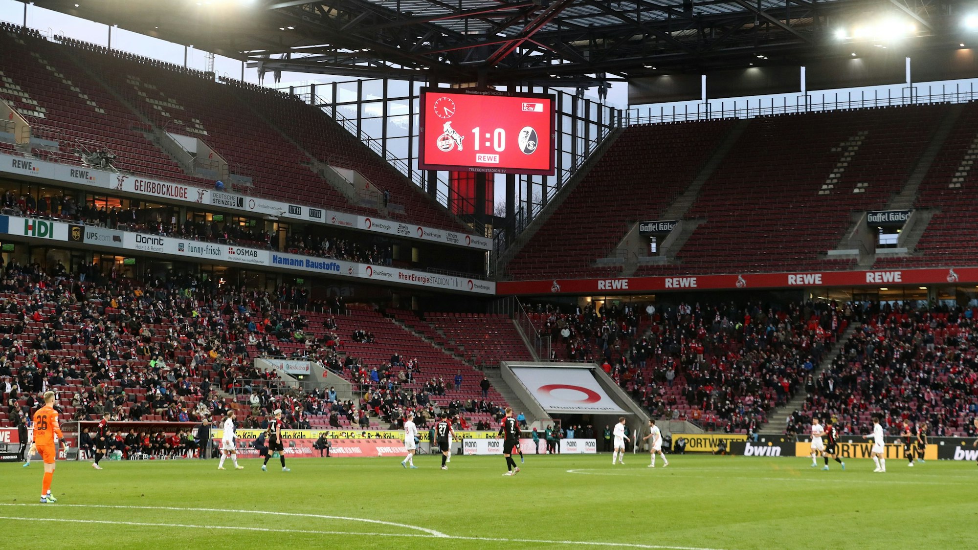 Der 1. FC Köln durfte gegen den SC Freiburg 10.000 Fans empfangen.