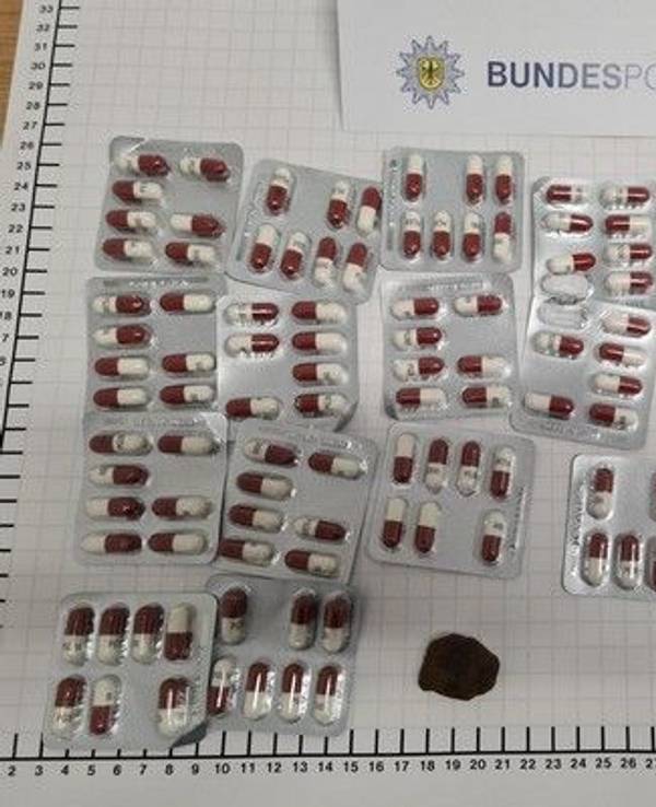 Drogen, die die Bundespolizei in der Hose eines 18-Jährigen fand.