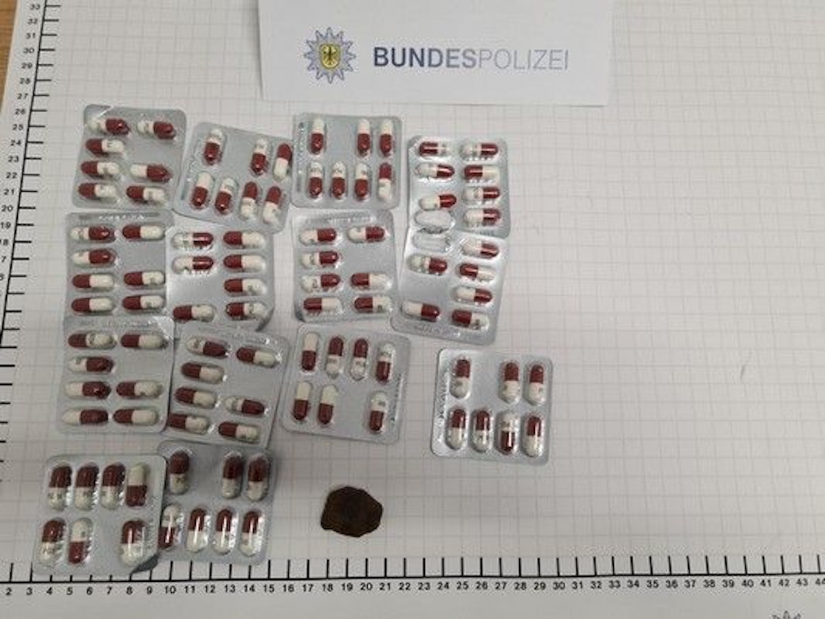 Drogen, die die Bundespolizei in der Hose eines 18-Jährigen fand.