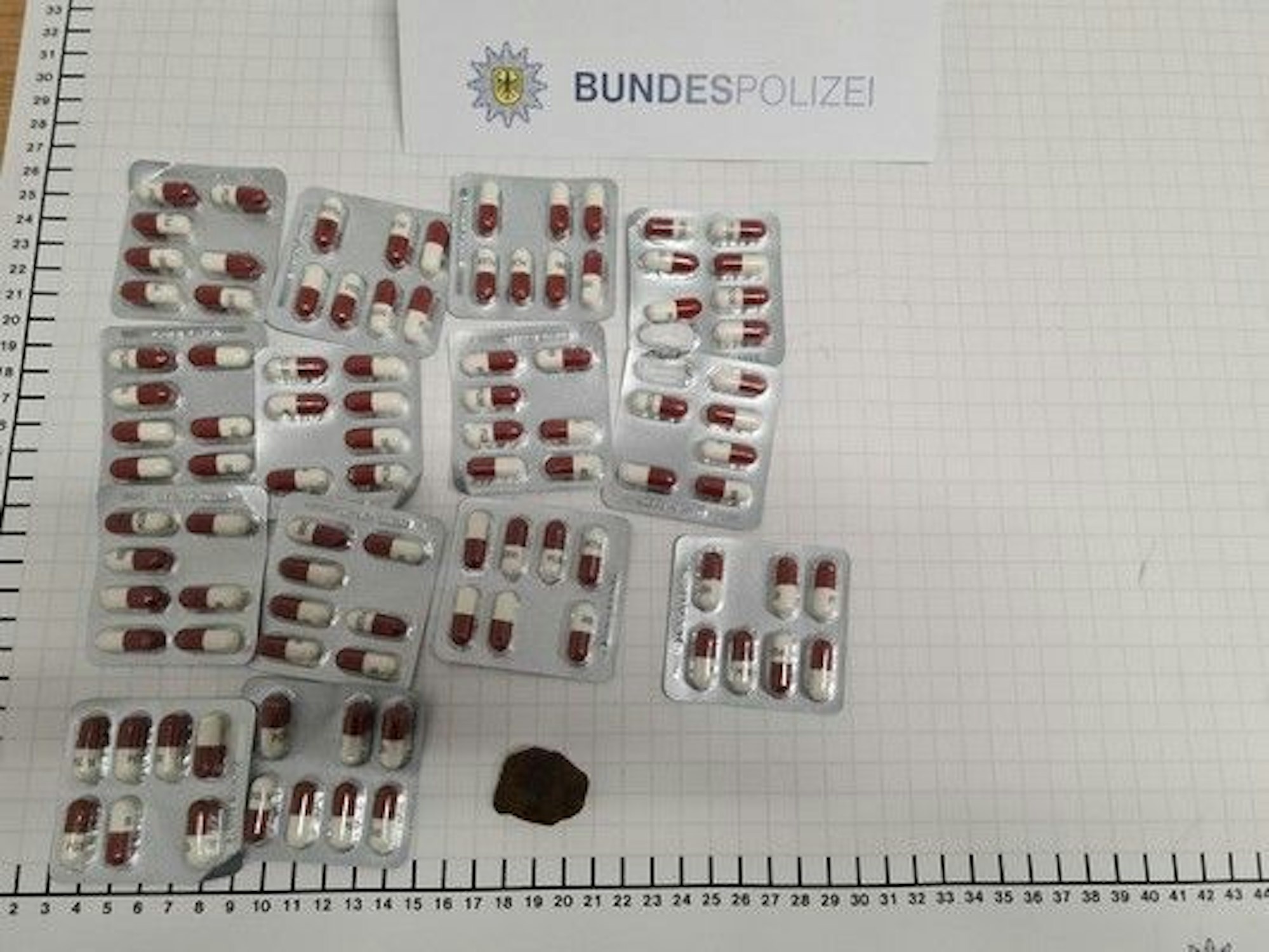 Drogen, die die Bundespolizei in der Hose eines 18-Jährigen fand.