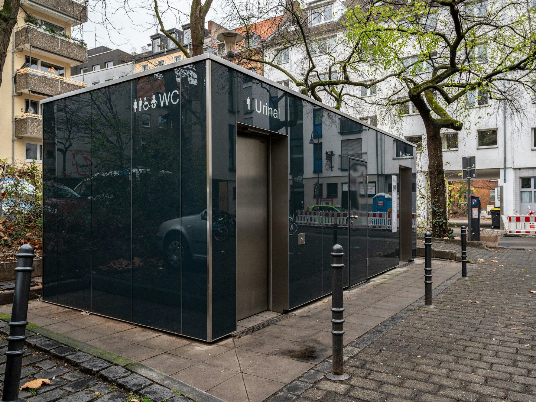 Blick auf eine Toilettenanlage