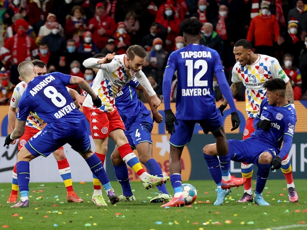 MAINZ, GERMANY - FEBRUARY 18: Marcus Ingvartsen of 1.FSV Mainz 05 scores their third goalduring the Bundesliga match between 1. FSV Mainz 05 and Bayer 04 Leverkusen at Opel Arena on February 18, 2022 in Mainz, Germany. (Photo by Alex Grimm/Getty Images)