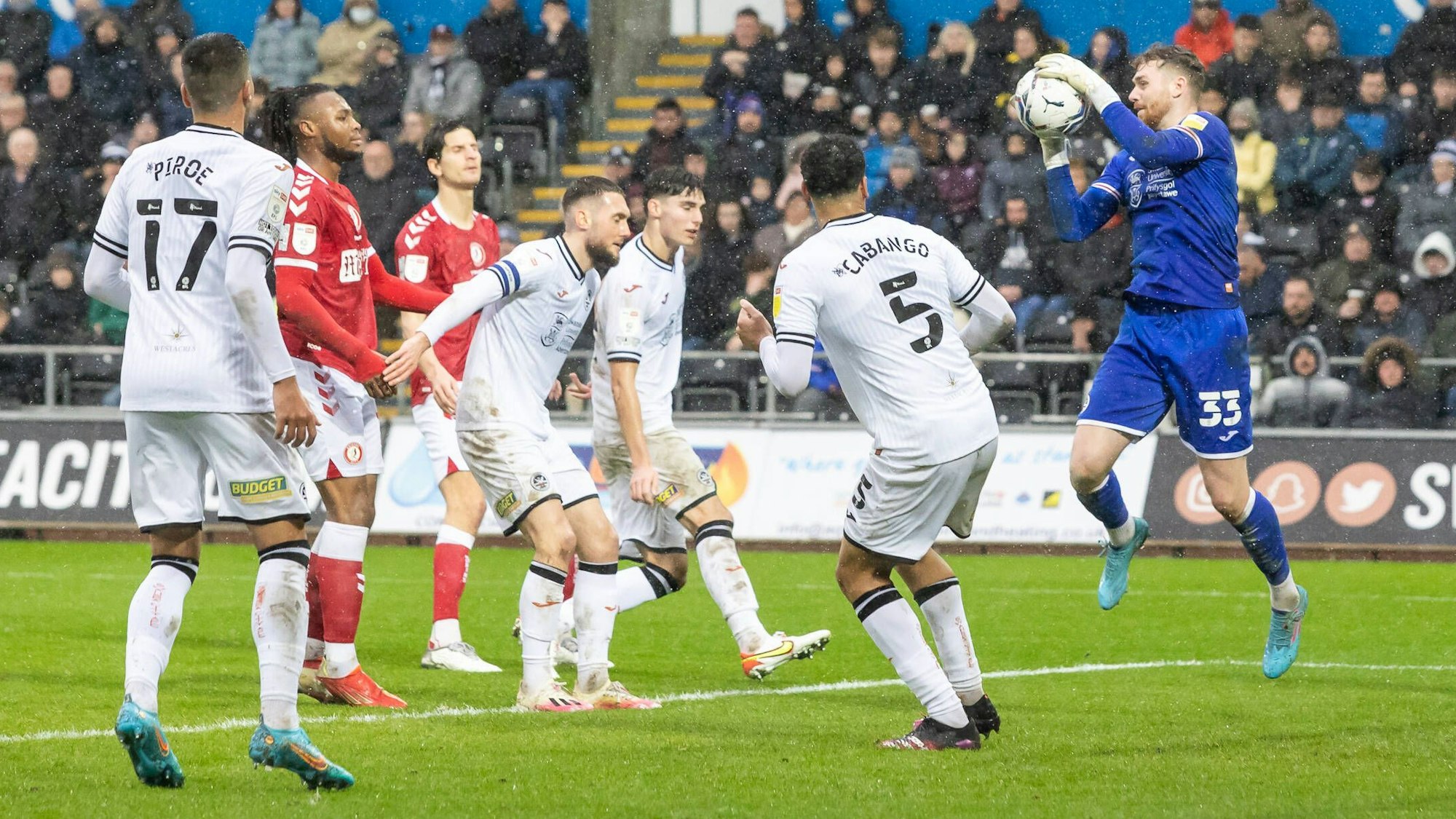 Andy Fisher fängt den Ball im Spiel gegen Bristol City