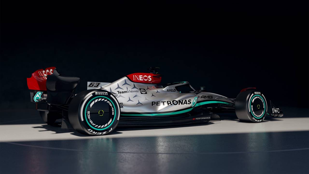 Der neue Formel-1-Mercedes (Mercedes-AMG F1 W13 E Performance) ist wieder silber. Der W13 des deutschen Werksrennstalls wurde am Freitag in Silverstone vorgestellt.