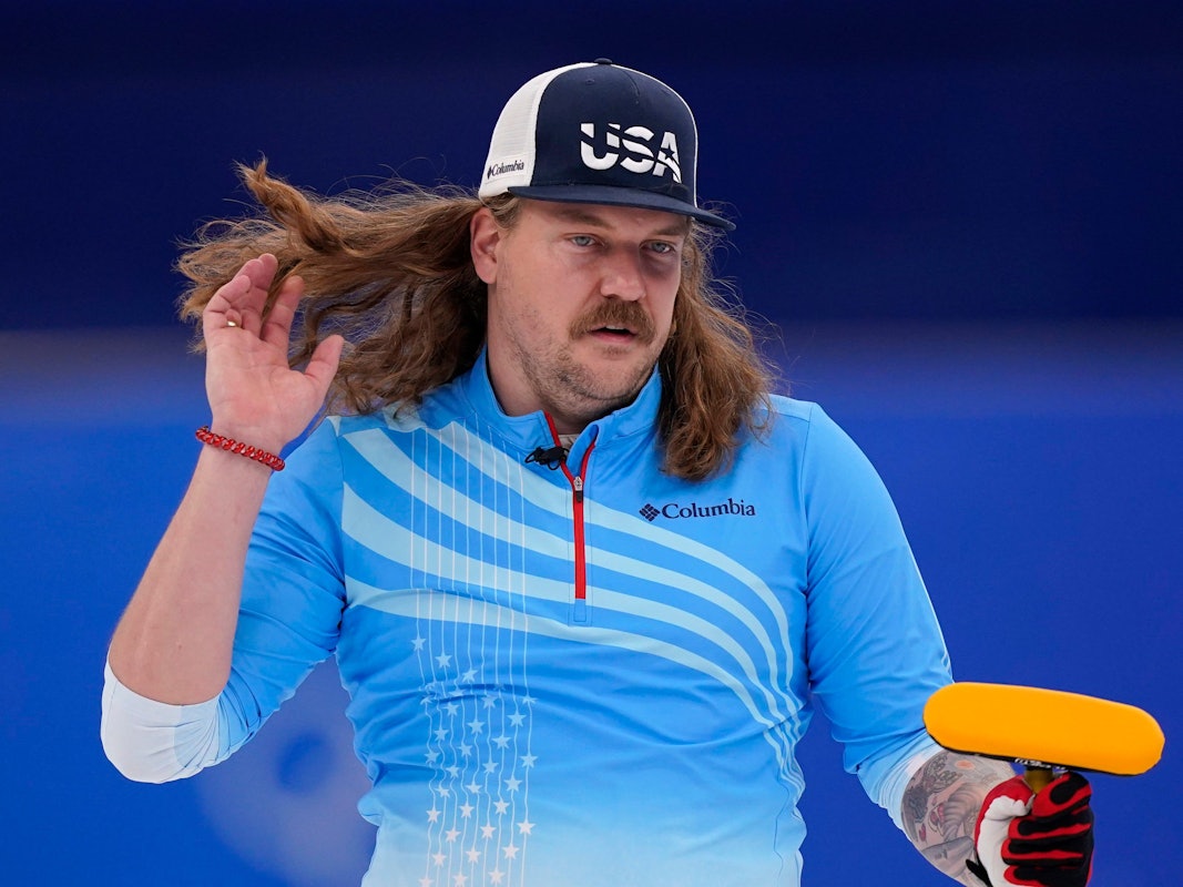 US-Curler Matt Hamilton beim Spiel um die Bronzemedaille am 18. Februar 2022 zwischen Kanada und den USA bei den Olympischen Spielen in Peking.