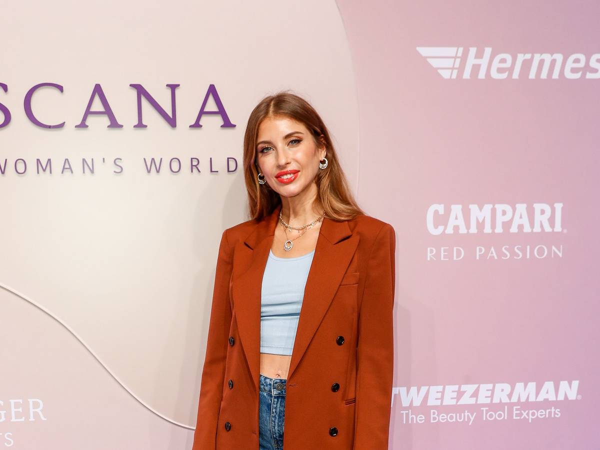 Influencerin Cathy Hummels 2021 auf der About You Fashion Week. Mit ihrem neusten Post sorgte sie bei ihren Fans für Verwirrung.