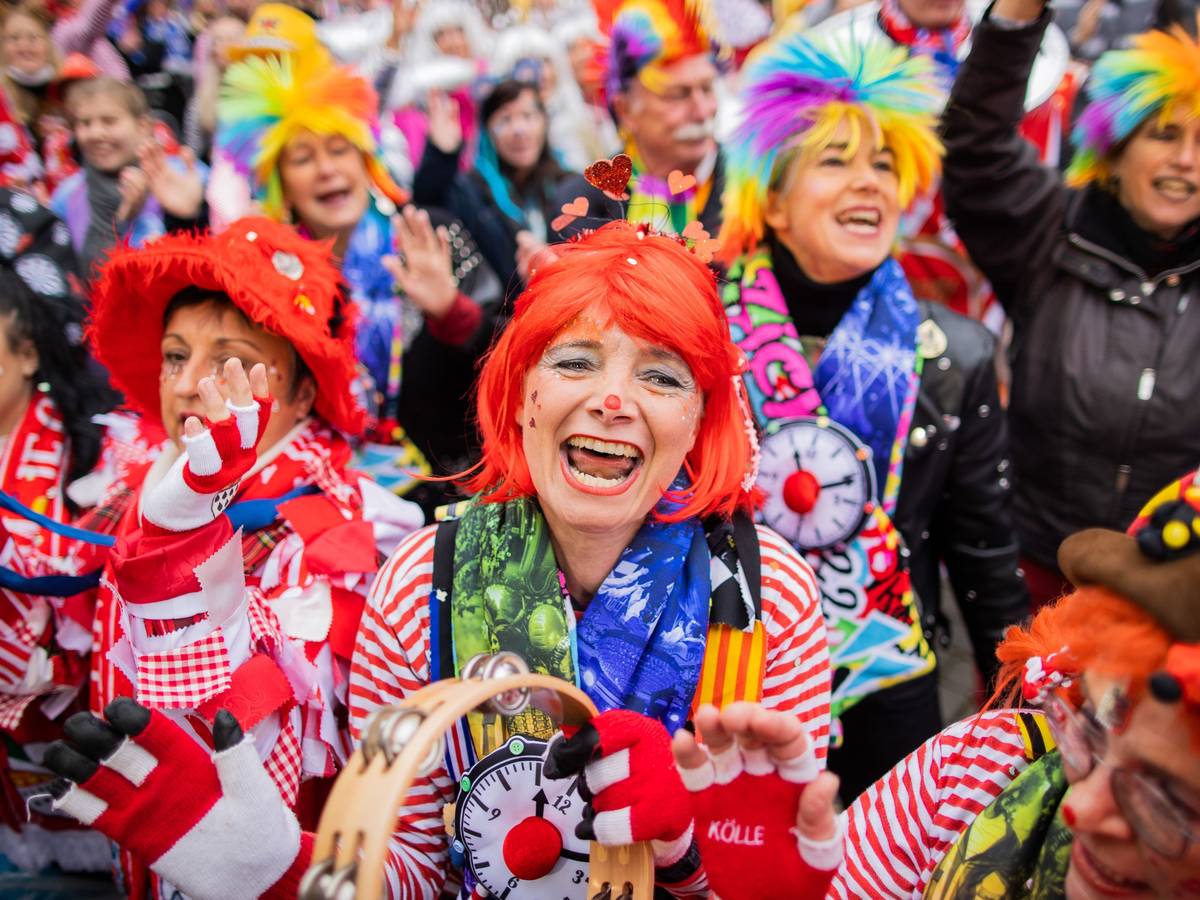 Karneval 2022 in Köln: Die ganze Stadt wird zur Brauchtumszone. Für den Straßenkarneval wird die Maskenpflicht aufgehoben. Das Foto wurde am 11.11.2021 auf dem Heumarkt aufgenommen.