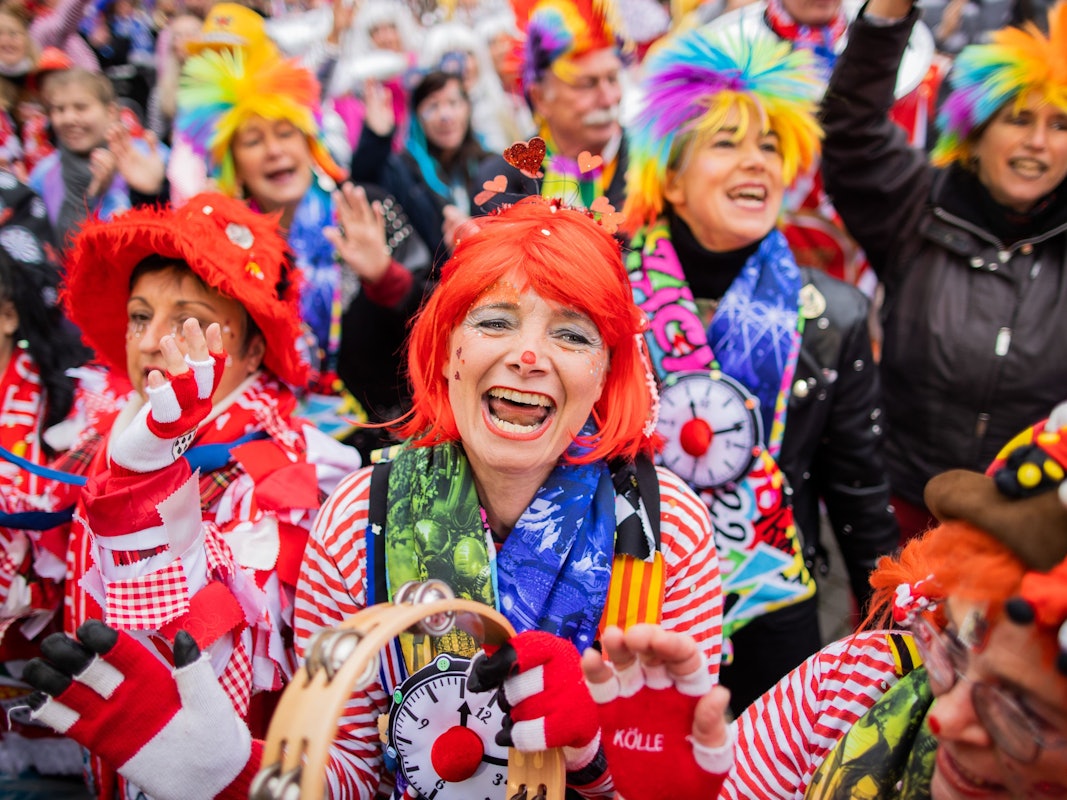 Karneval 2022 in Köln: Die ganze Stadt wird zur Brauchtumszone. Für den Straßenkarneval wird die Maskenpflicht aufgehoben. Das Foto wurde am 11.11.2021 auf dem Heumarkt aufgenommen.