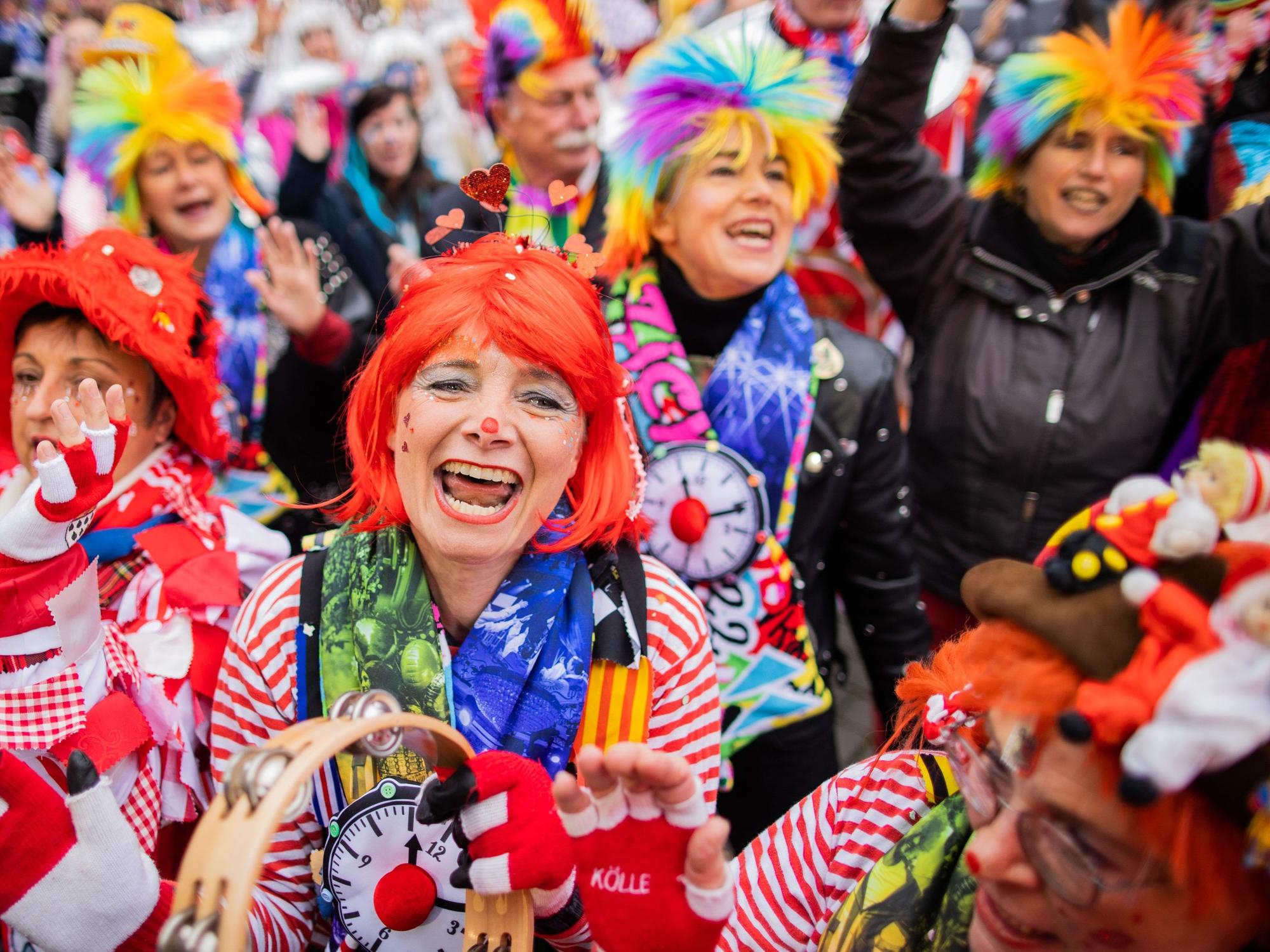 Karneval 2022 in Köln: Die ganze Stadt wird zur Brauchtumszone. Für den Straßenkarneval wird die Maskenpflicht aufgehoben. Das Foto wurde am 11.11.2021 auf dem Heumarkt aufgenommen.